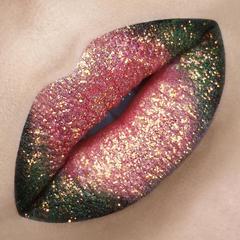 https://lexinoelbeauty.com/collections/lips/products/lexi-noel-beauty-face-glitter