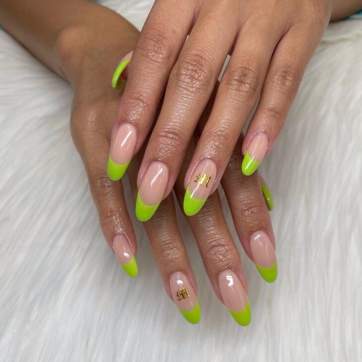 almond nails 18