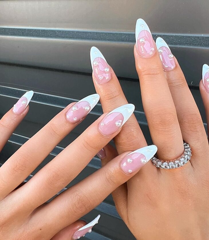 almond nails 17