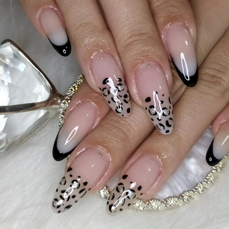 almond nails 33