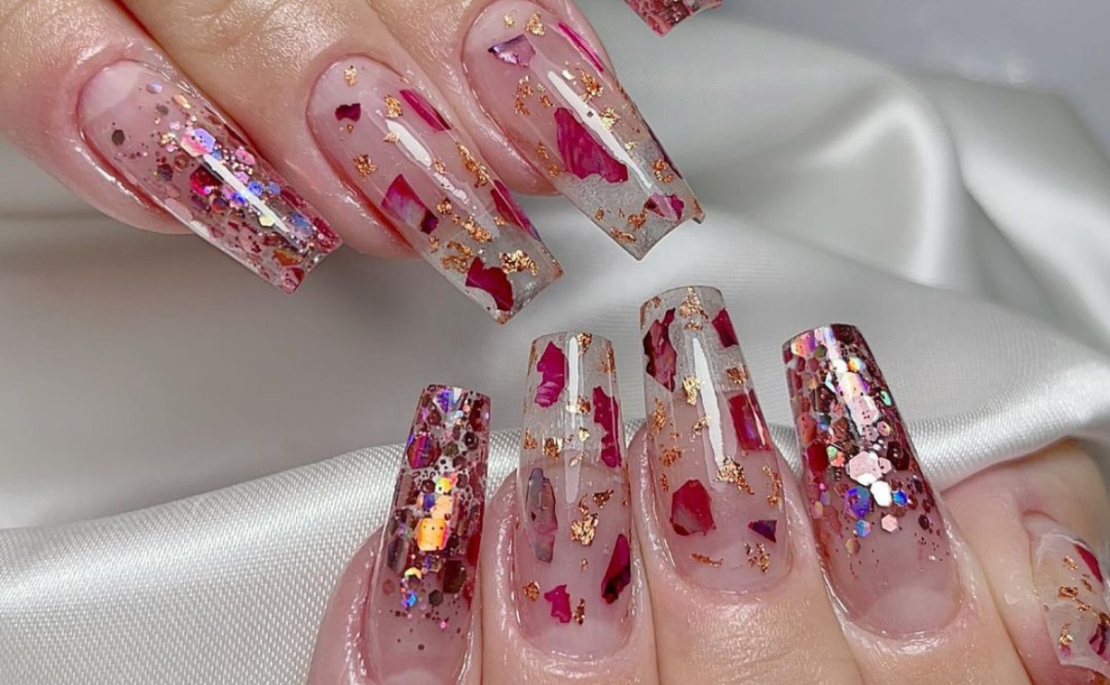 40 glitter encapsulated nails to shine with elegance